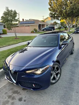 2017 Alfa Romeo Giulia Sport Sedan 4D