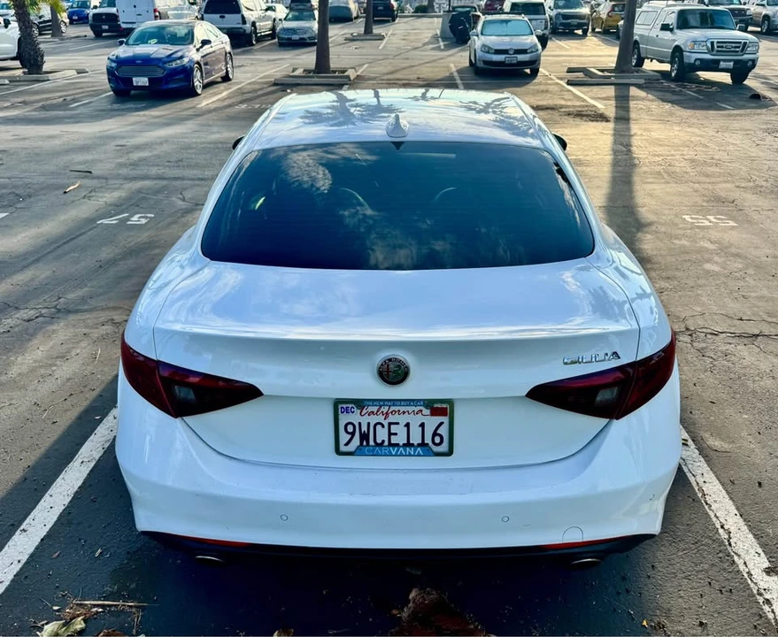 2017 Alfa Romeo Giulia - Image 7 of 8