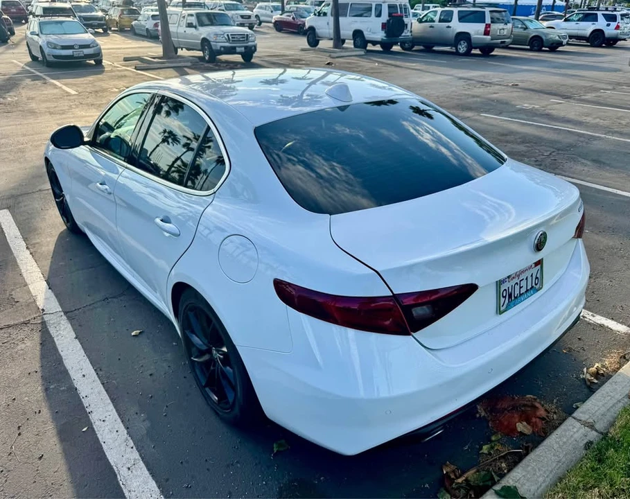 2017 Alfa Romeo Giulia - Image 8 of 9
