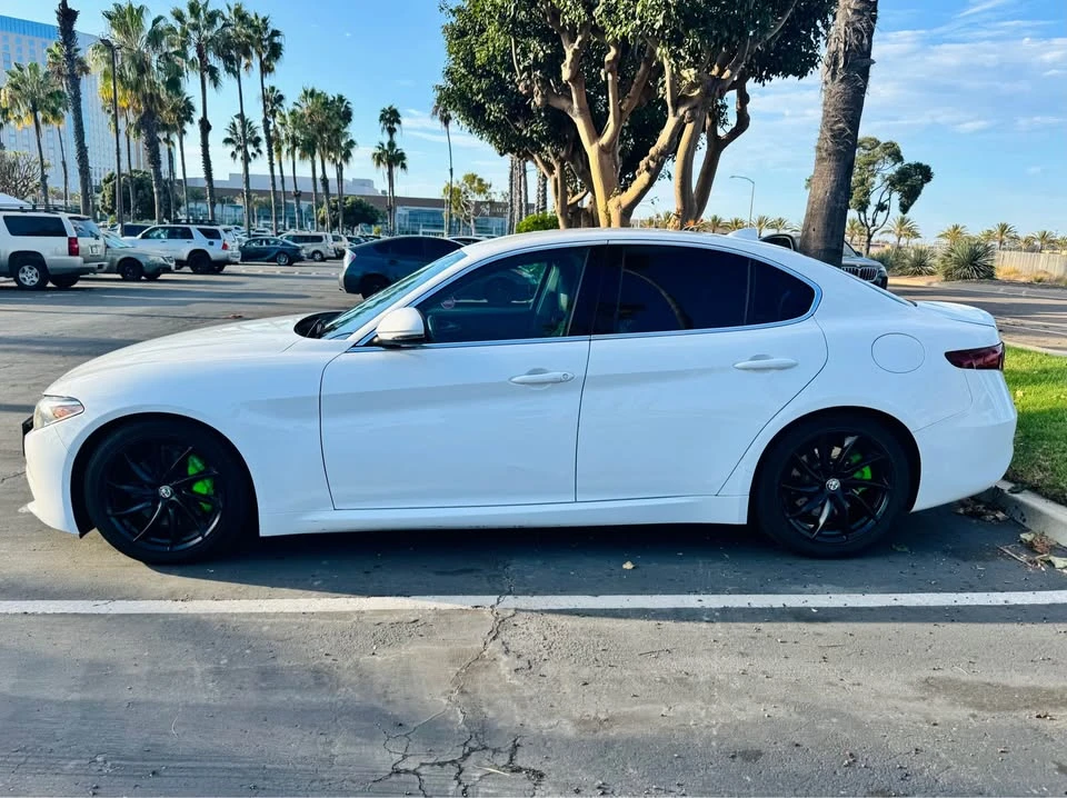 2017 Alfa Romeo Giulia - Image 4 of 9