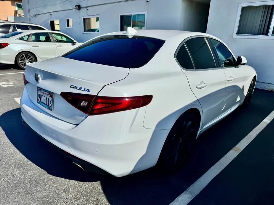 2017 Alfa Romeo Giulia - Image 5 of 9