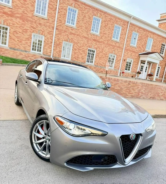 2017 Alfa Romeo Giulia - Image 4 of 18