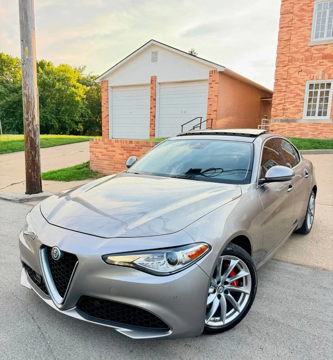 2017 Alfa Romeo Giulia - Image 2 of 20