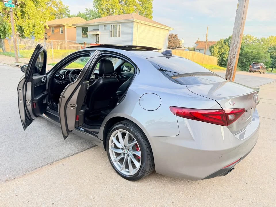 2017 Alfa Romeo Giulia - Image 3 of 20