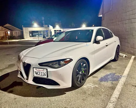 2017 Alfa Romeo Giulia Sport Sedan 4D