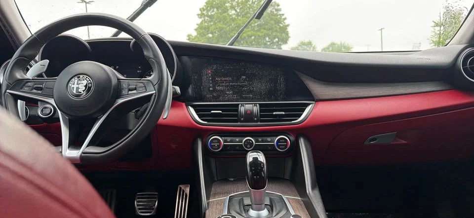 2017 Alfa Romeo Giulia - Image 13 of 14