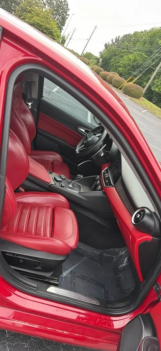 2017 Alfa Romeo Giulia - Image 10 of 13