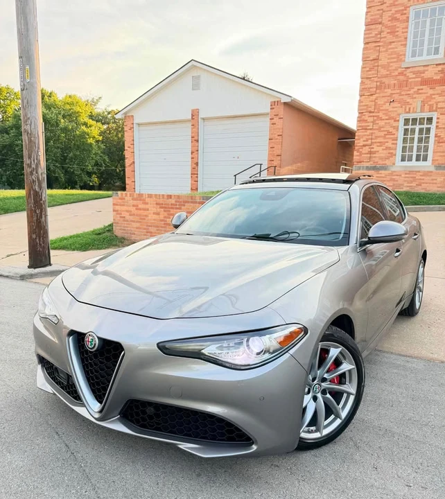 2017 Alfa Romeo Giulia - Image 19 of 20
