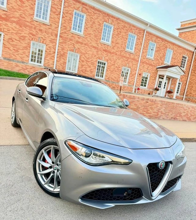 2017 Alfa Romeo Giulia - Image 17 of 20