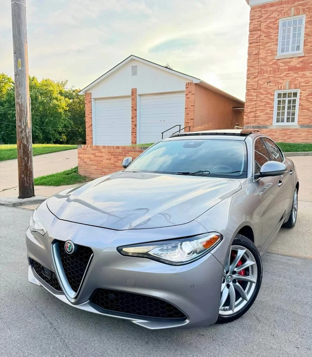 2017 Alfa Romeo Giulia - Image 16 of 20
