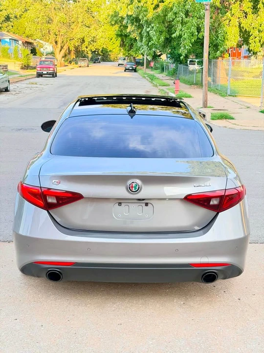 2017 Alfa Romeo Giulia - Image 15 of 20