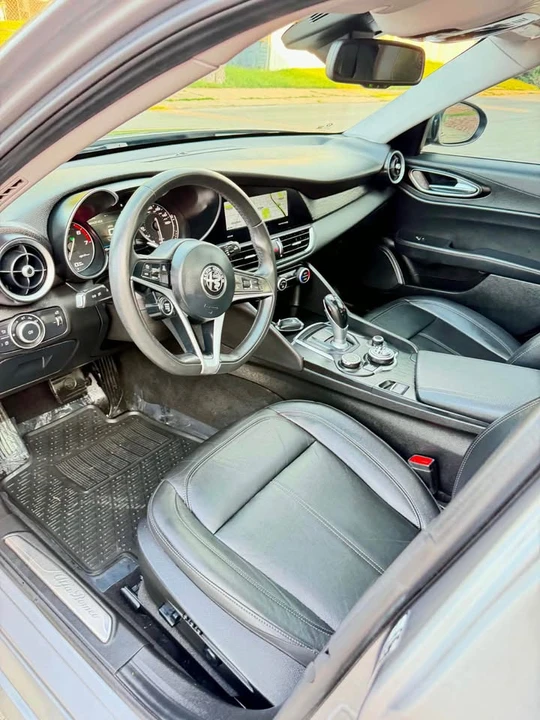 2017 Alfa Romeo Giulia - Image 11 of 20