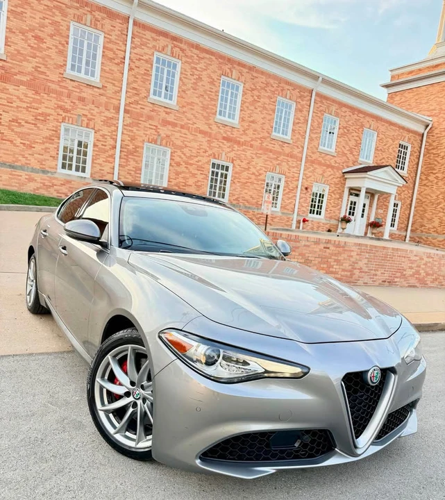 2017 Alfa Romeo Giulia - Image 2 of 20
