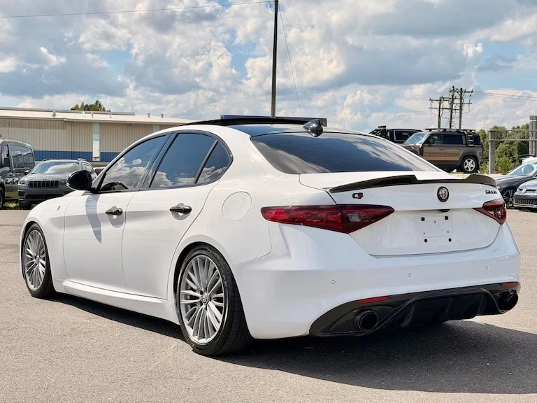 2017 Alfa Romeo Giulia - Image 6 of 19
