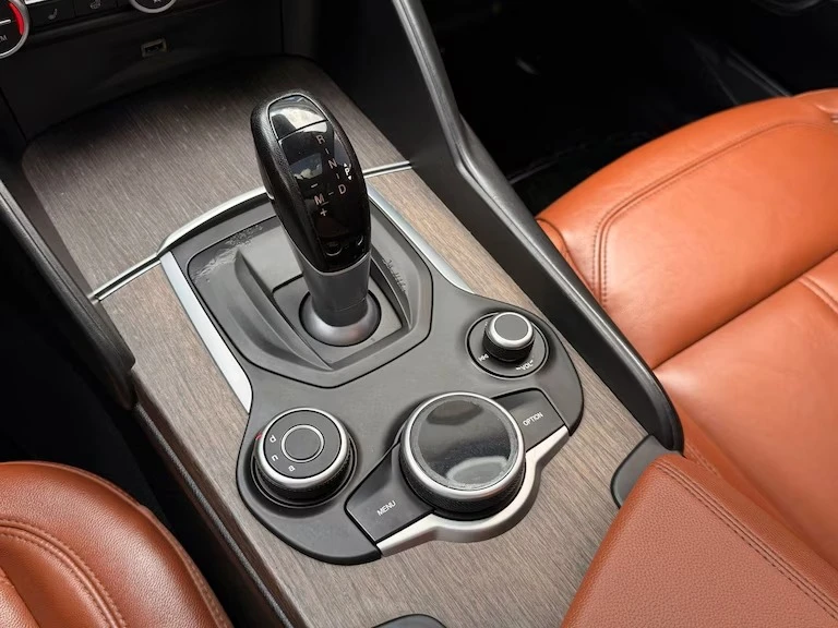 2017 Alfa Romeo Giulia - Image 12 of 19