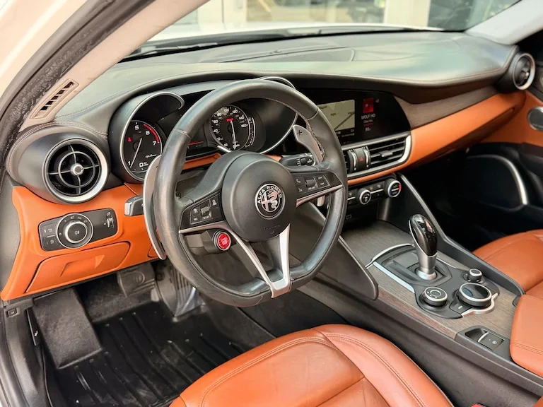 2017 Alfa Romeo Giulia - Image 9 of 19