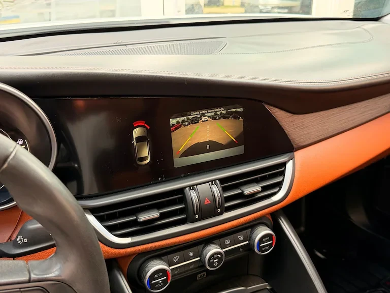 2017 Alfa Romeo Giulia - Image 14 of 19