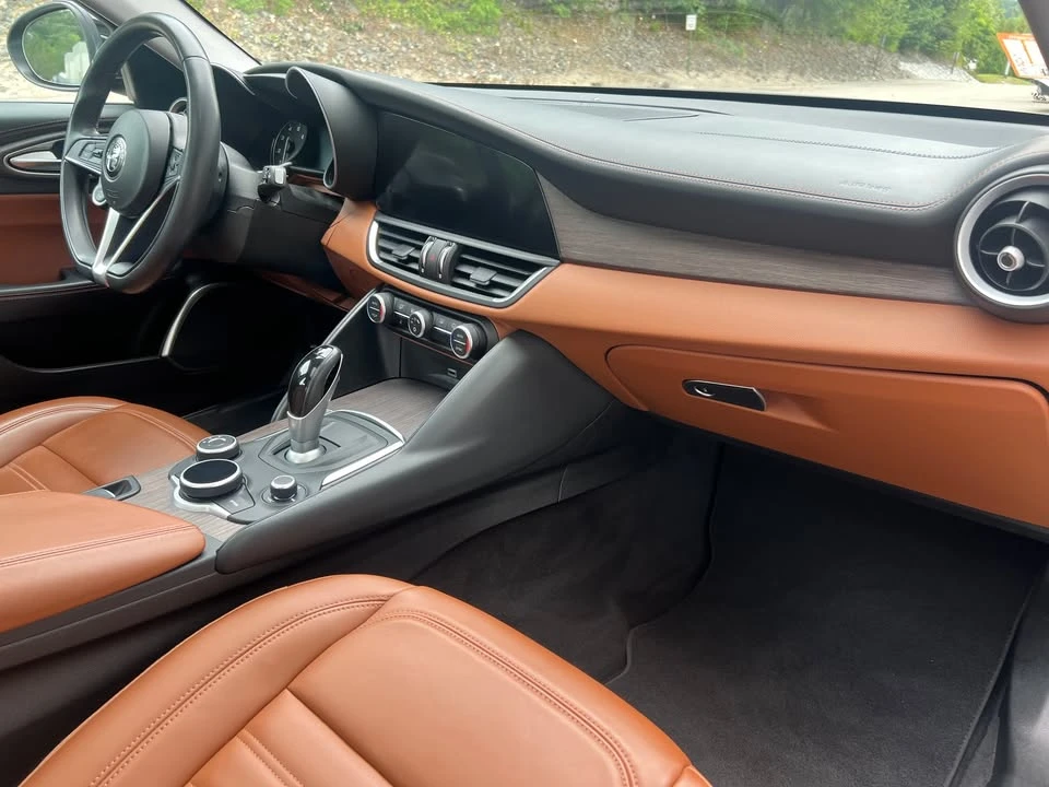 2017 Alfa Romeo Giulia - Image 18 of 20