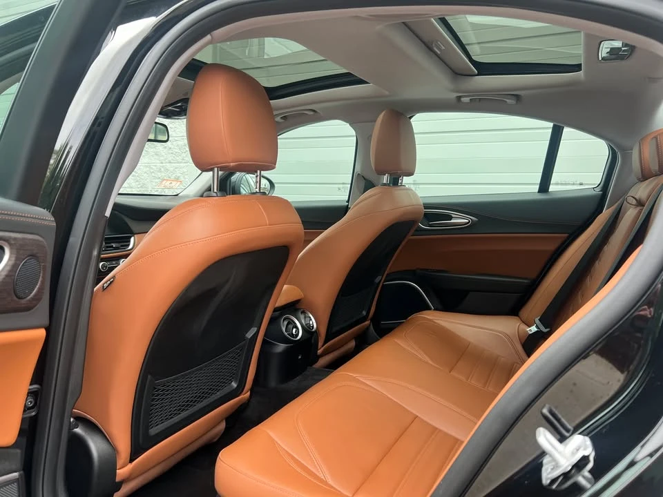 2017 Alfa Romeo Giulia - Image 15 of 20