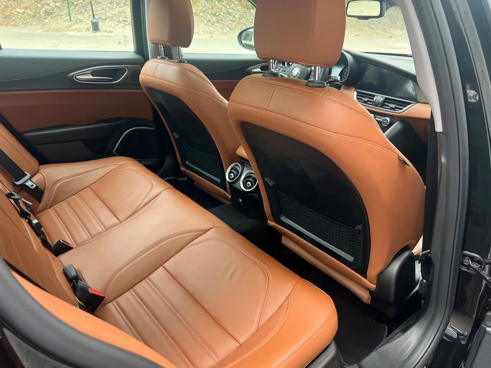 2017 Alfa Romeo Giulia - Image 17 of 20