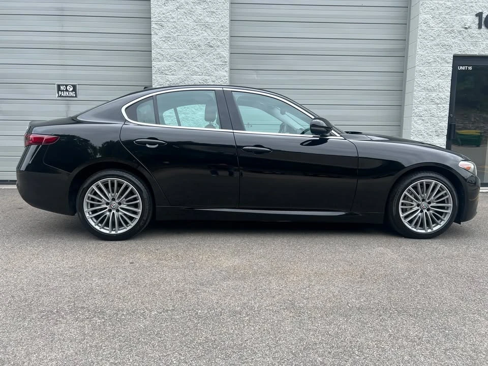 2017 Alfa Romeo Giulia - Image 9 of 20