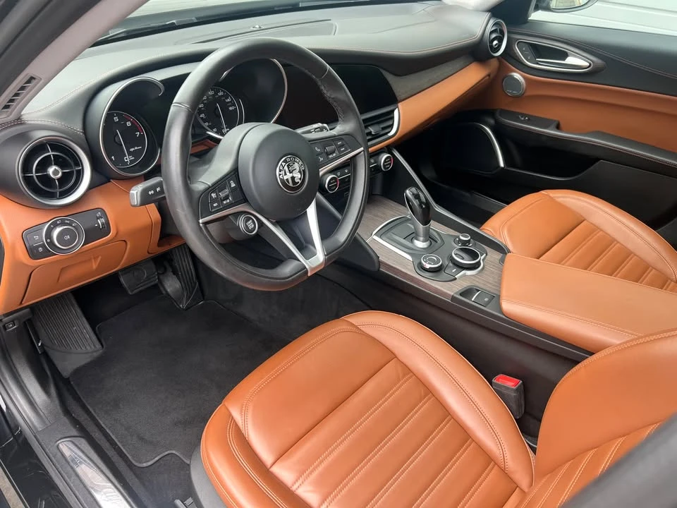 2017 Alfa Romeo Giulia - Image 14 of 20