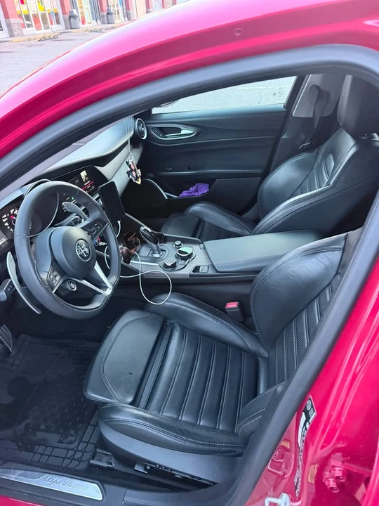 2017 Alfa Romeo Giulia - Image 5 of 16
