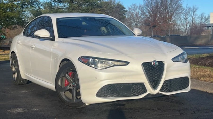 2017 Alfa Romeo Giulia - Image 4 of 15