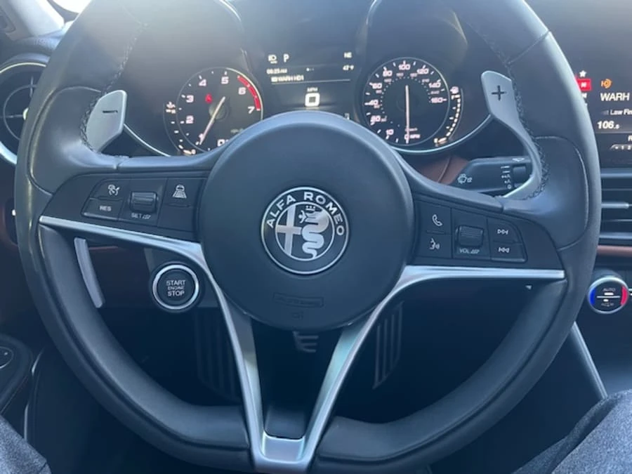 2017 Alfa Romeo Giulia - Image 9 of 15