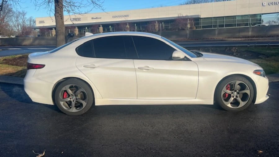 2017 Alfa Romeo Giulia - Image 5 of 15