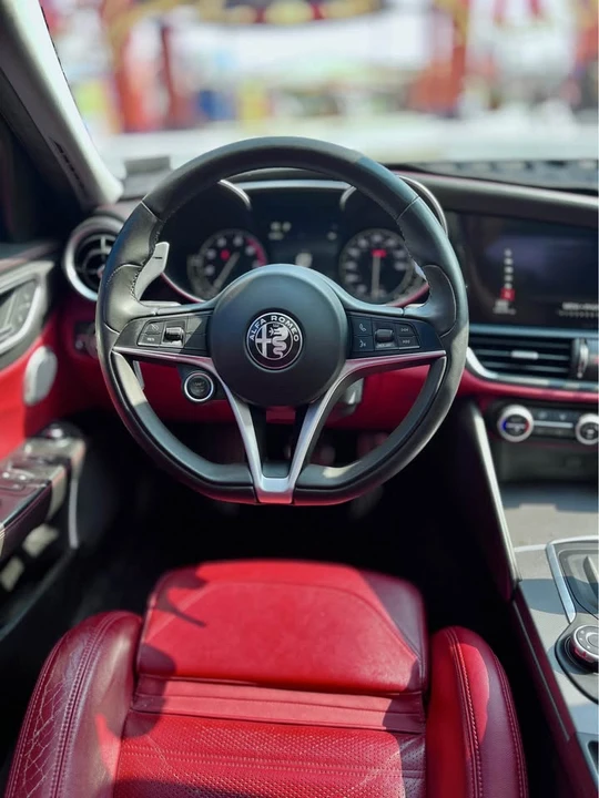2017 Alfa Romeo Giulia - Image 9 of 20