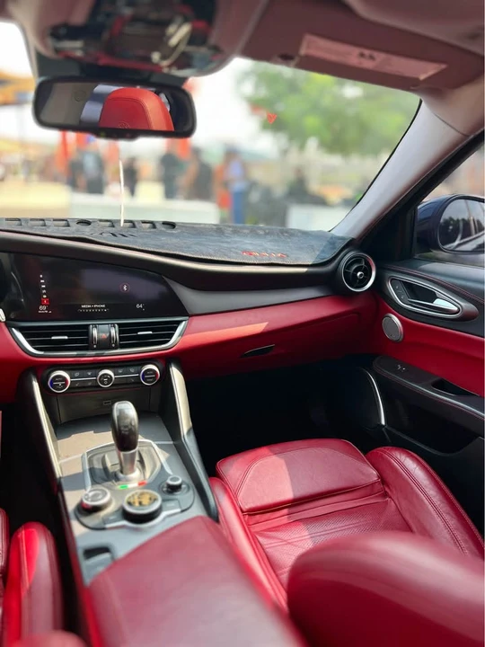 2017 Alfa Romeo Giulia - Image 10 of 20