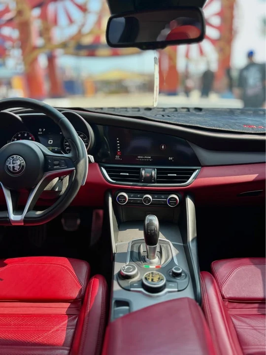 2017 Alfa Romeo Giulia - Image 11 of 20
