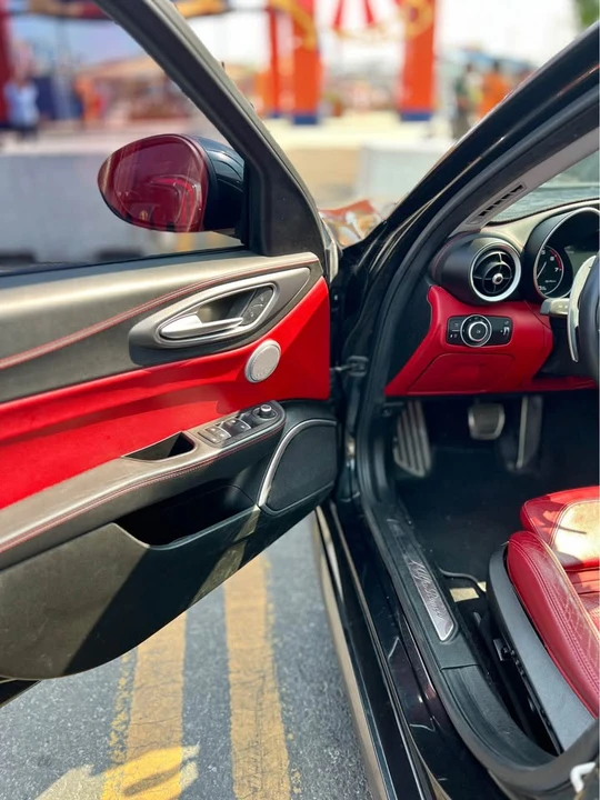 2017 Alfa Romeo Giulia - Image 18 of 20