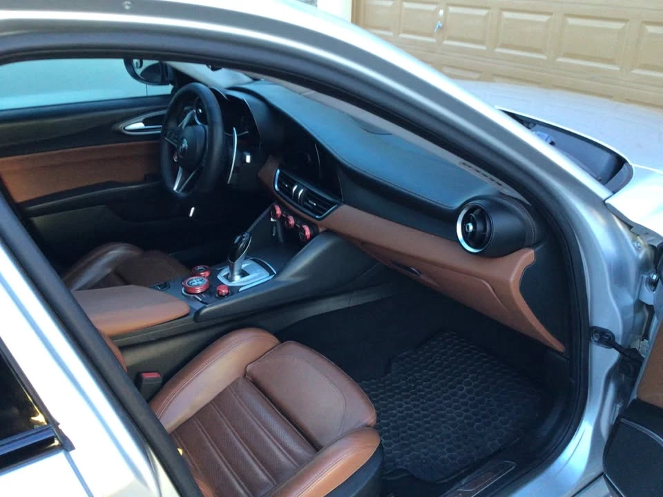 2017 Alfa Romeo Giulia - Image 8 of 13