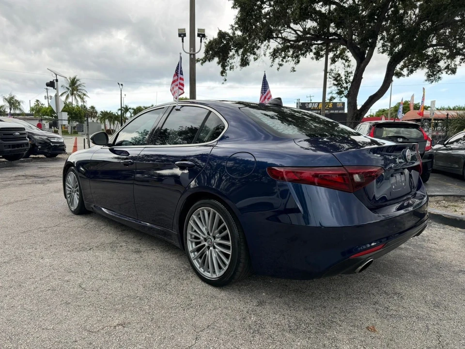 2017 Alfa Romeo Giulia - Image 11 of 16