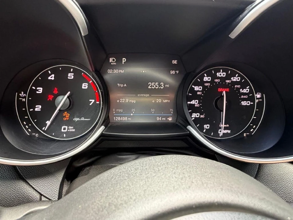 2017 Alfa Romeo Giulia - Image 9 of 31