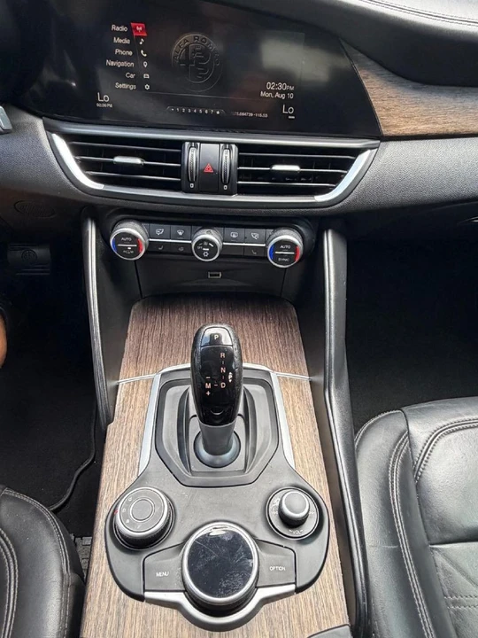 2017 Alfa Romeo Giulia - Image 24 of 31
