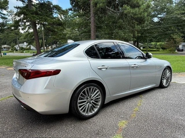 2017 Alfa Romeo Giulia - Image 26 of 31