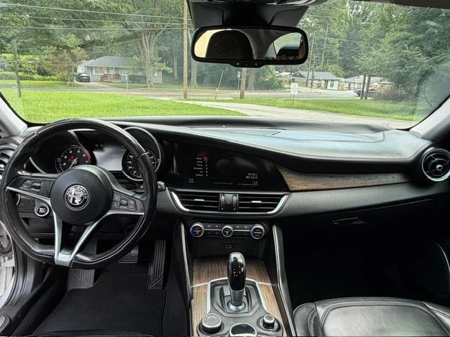 2017 Alfa Romeo Giulia - Image 10 of 31