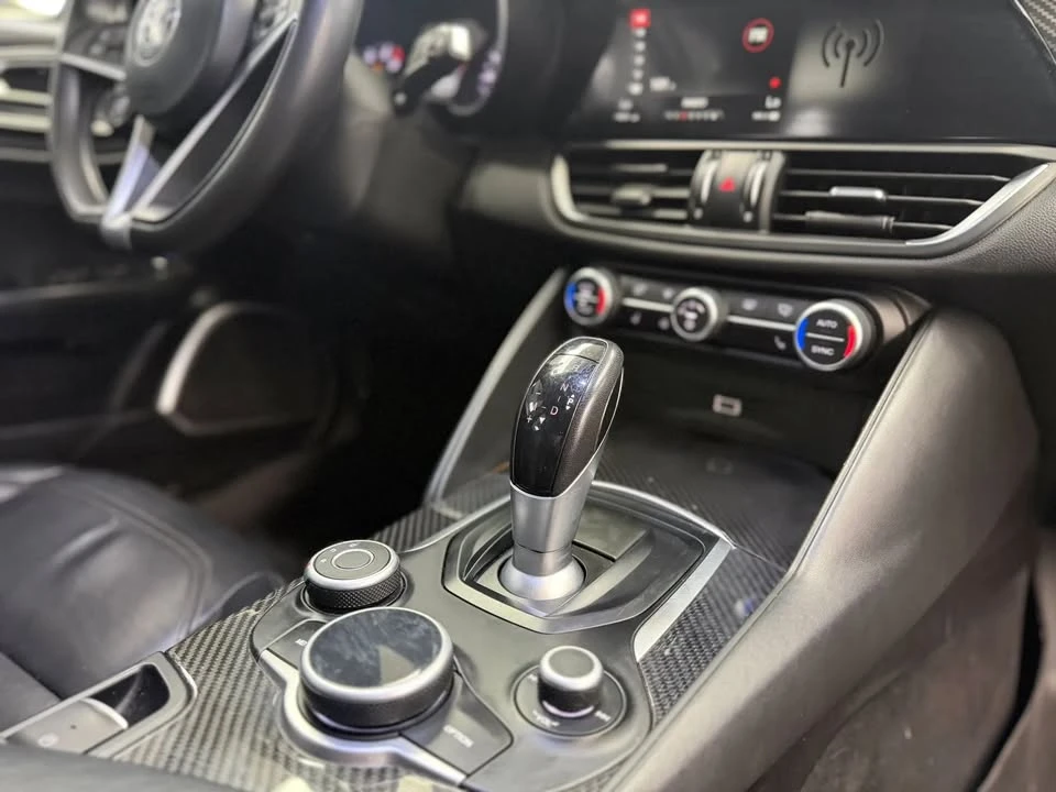 2017 Alfa Romeo Giulia - Image 15 of 20