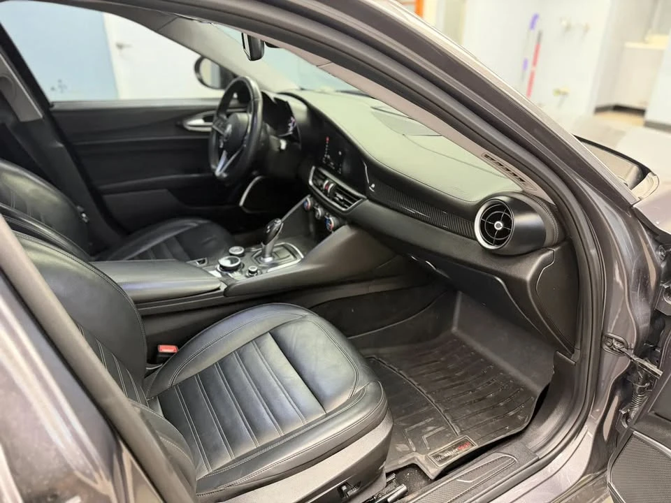 2017 Alfa Romeo Giulia - Image 18 of 20