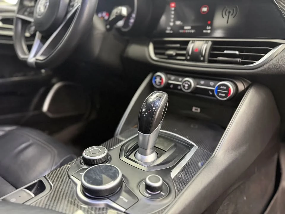 2017 Alfa Romeo Giulia - Image 15 of 20