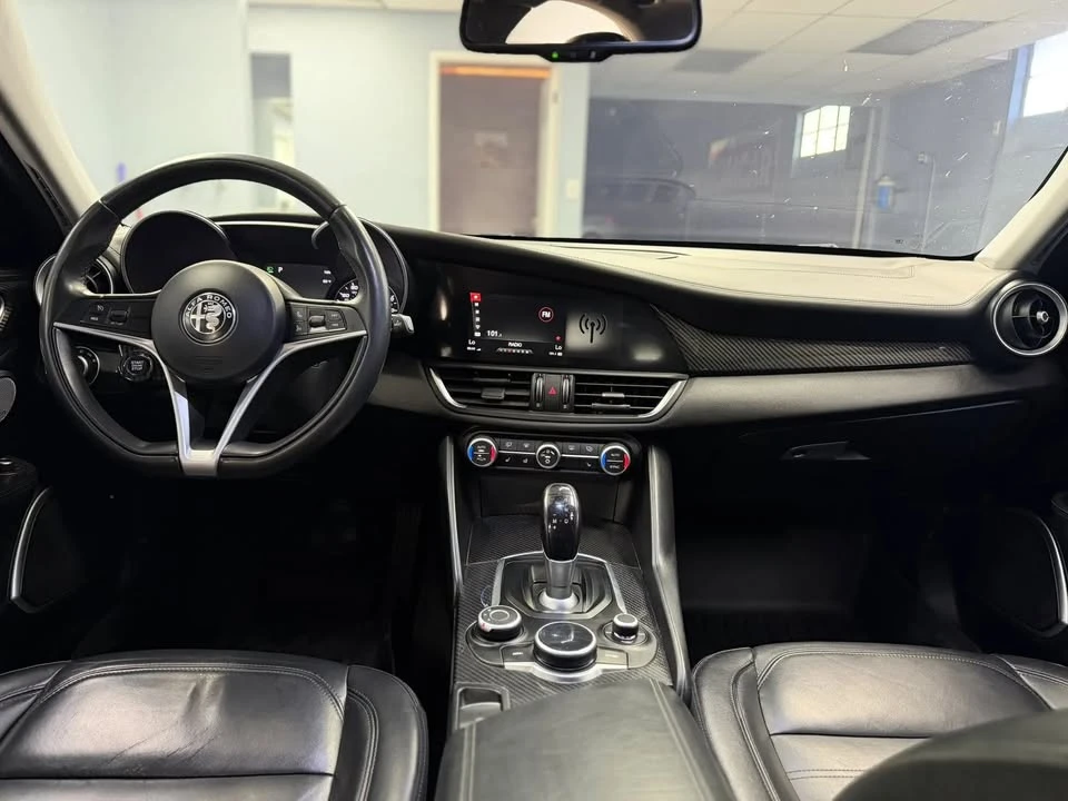 2017 Alfa Romeo Giulia - Image 11 of 20