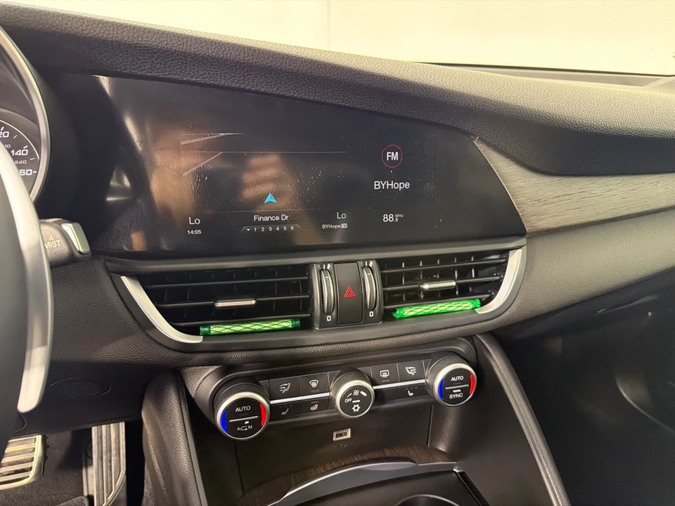 2017 Alfa Romeo Giulia - Image 16 of 25