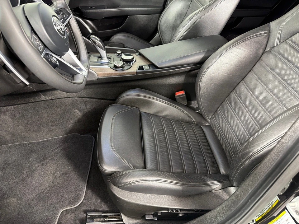 2017 Alfa Romeo Giulia - Image 12 of 25