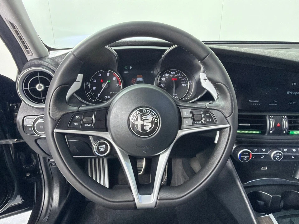 2017 Alfa Romeo Giulia - Image 14 of 25