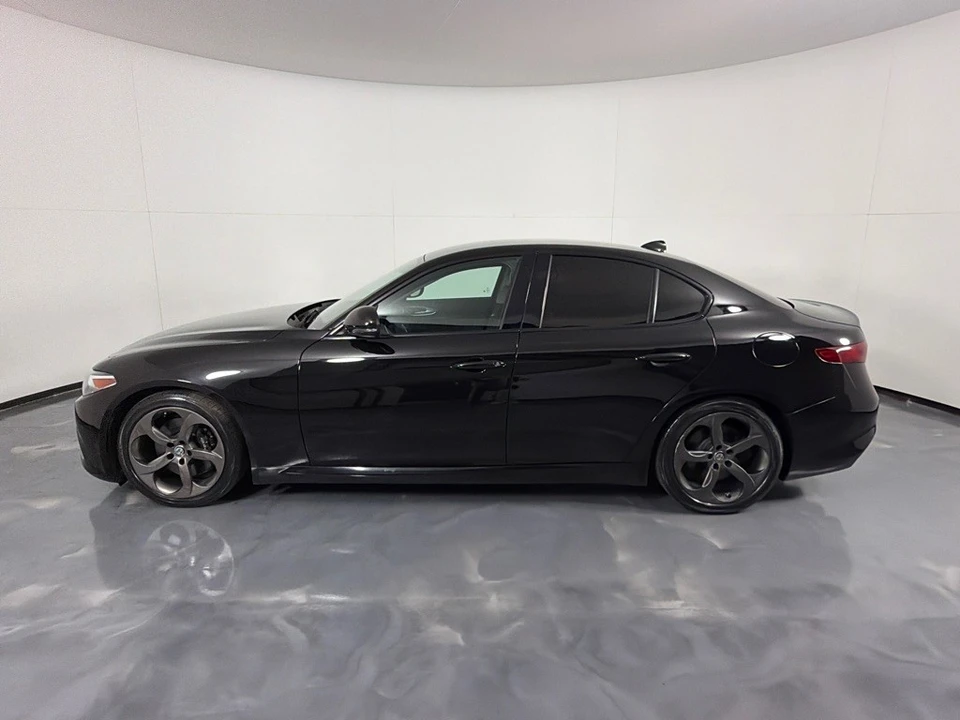 2017 Alfa Romeo Giulia - Image 8 of 25