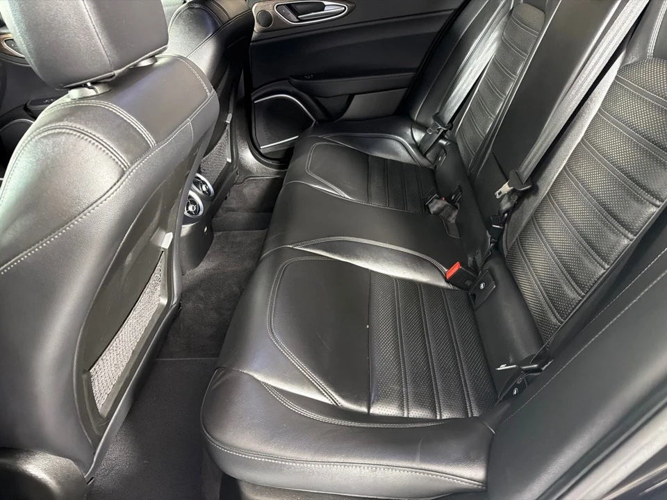 2017 Alfa Romeo Giulia - Image 18 of 25