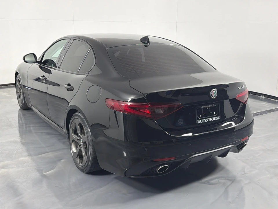 2017 Alfa Romeo Giulia - Image 7 of 25